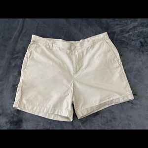 Columbia PFG khaki shorts. 34W 6L.